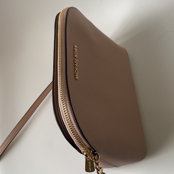 Pink & gold Michael Kors crossbody bag. Used once - Picture 4 of 7